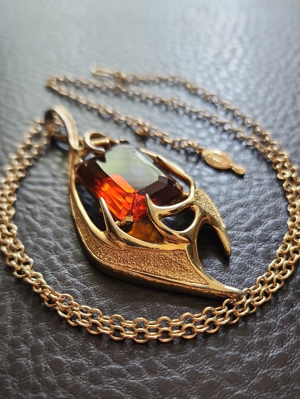VTG Sarah Coventry Gold-Tone Pendant Necklace with Amber Crystal